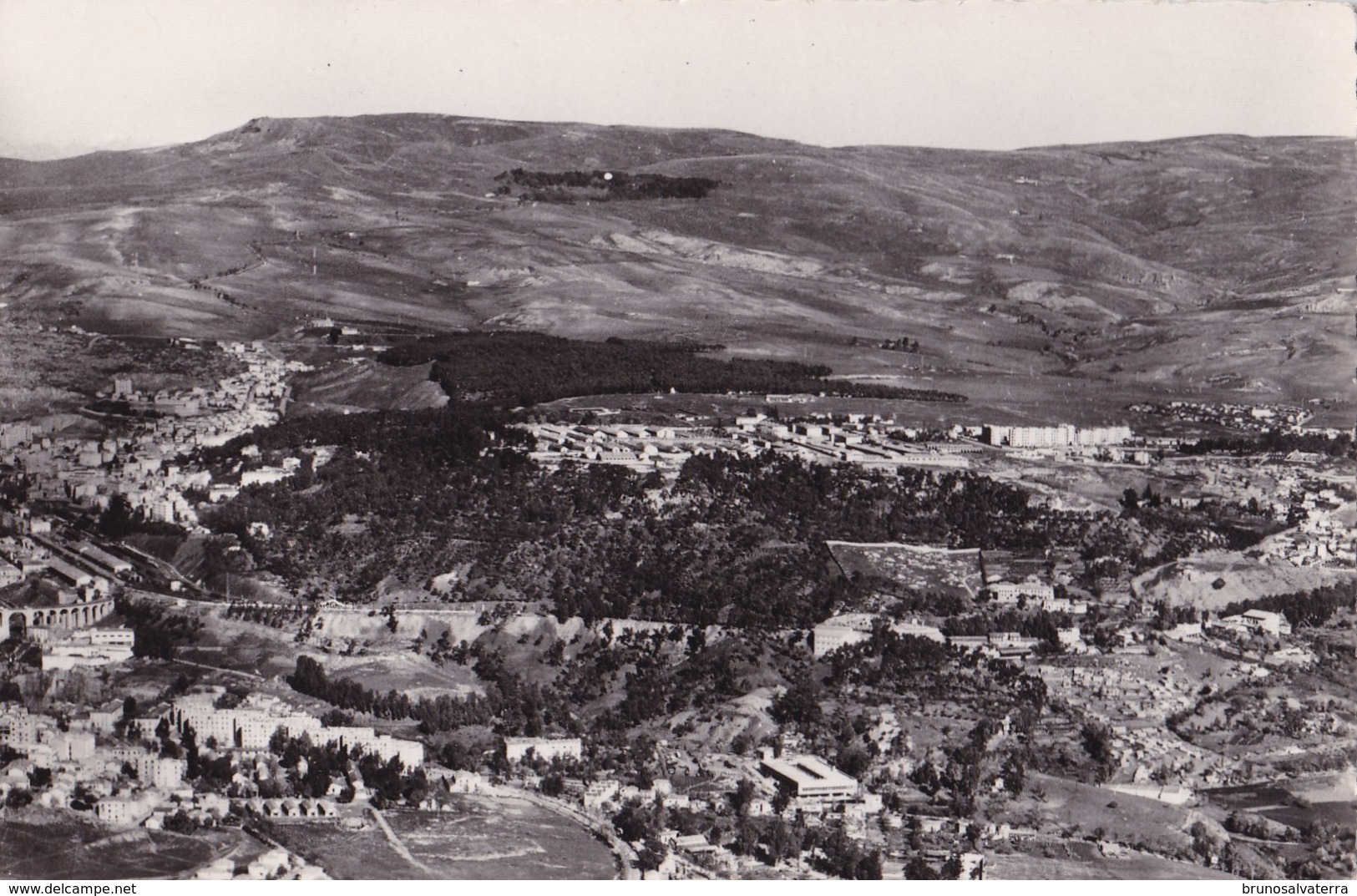 CONSTANTINE - Vue Aérienne Des Faubourgs - Constantine