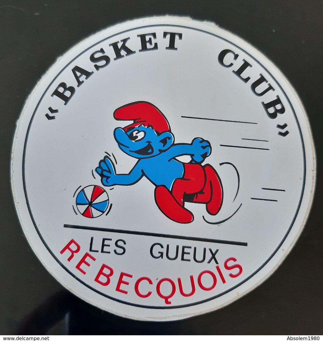 AUTOCOLLANT VINTAGE BASKET CLUB LES GUEUX REBECQUOIS SCHTROUMPFS PEYO SCHTROUMPF REBECQ BELGIQUE BASKETBALL STICKER - Autocollants