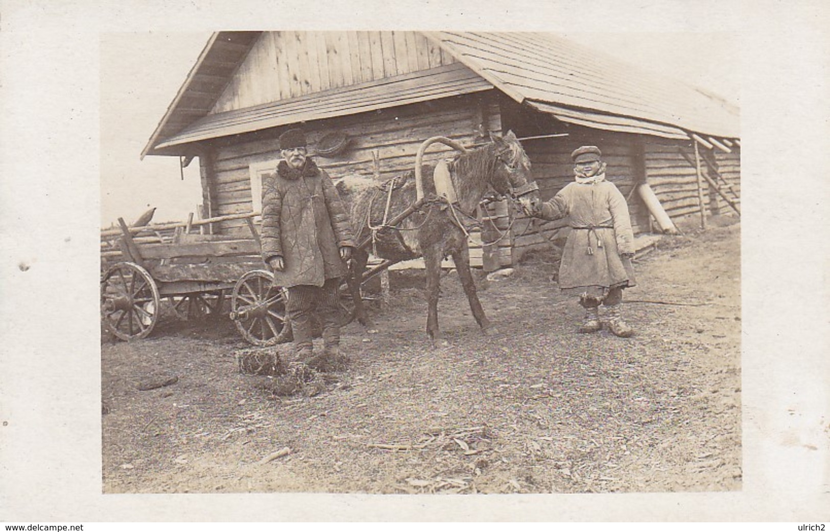 AK Foto Russische Bauern Mit Pferdefuhrwerk Vor Bauernhaus - 1917  (41947) - Europa