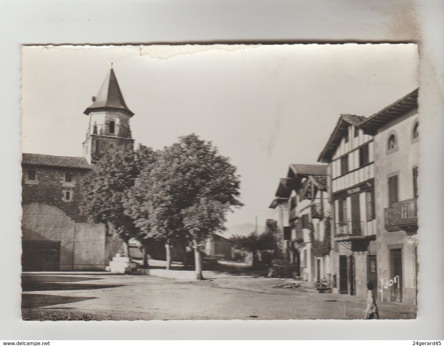 CPSM AINHOA (Pyrénées Atlantiques) - L'Eglise Et Le Fronton - Ainhoa