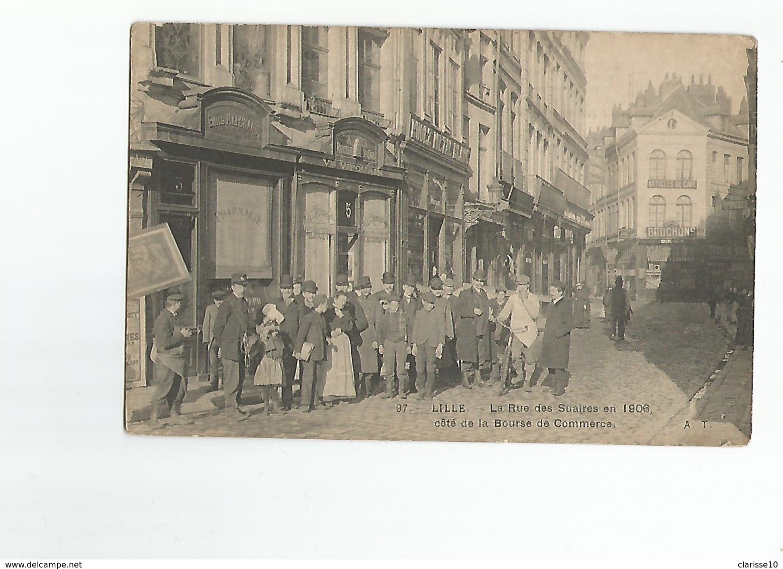 59 Lille La Rue Des Suaires En 1906 Cote De La Bourse De Commerce Super Animation Carte Rare Pharmacie - Lille