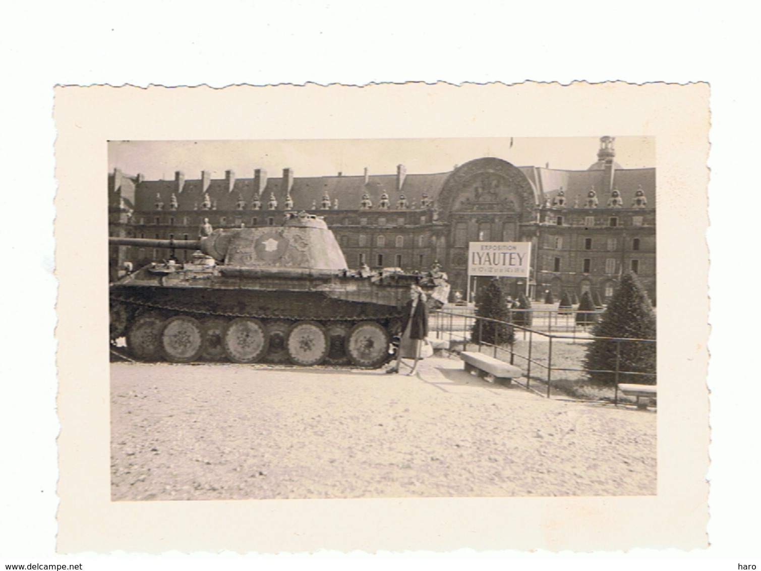 Photo ( 6  9 Cm ) Vestige De La Guerre 40/45, Char Allemand " Panther " Aux Couleurs Françaises - A SITUER (b250) - Krieg, Militär