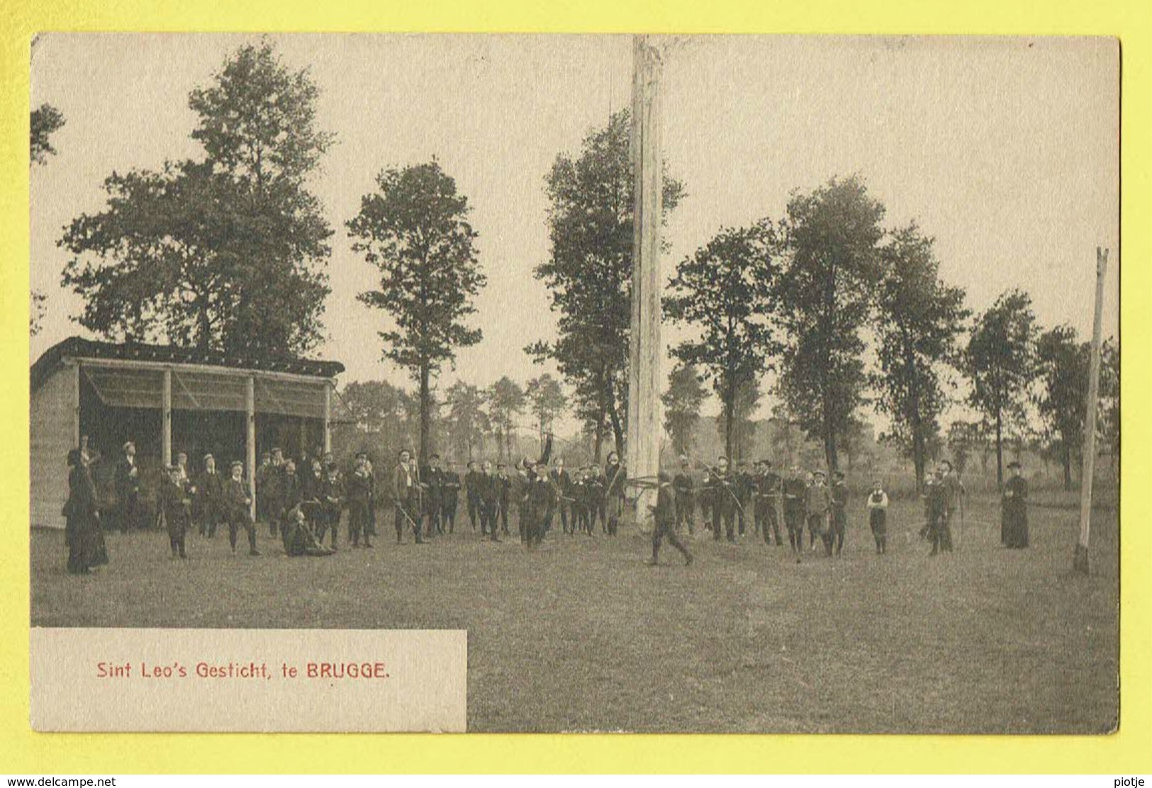 * Brugge - Bruges (West Vlaanderen) * (E. & B.) Sint Leo's Gesticht Te Brugge, école, School, Le Tir, Boogschieten Sport - Brugge