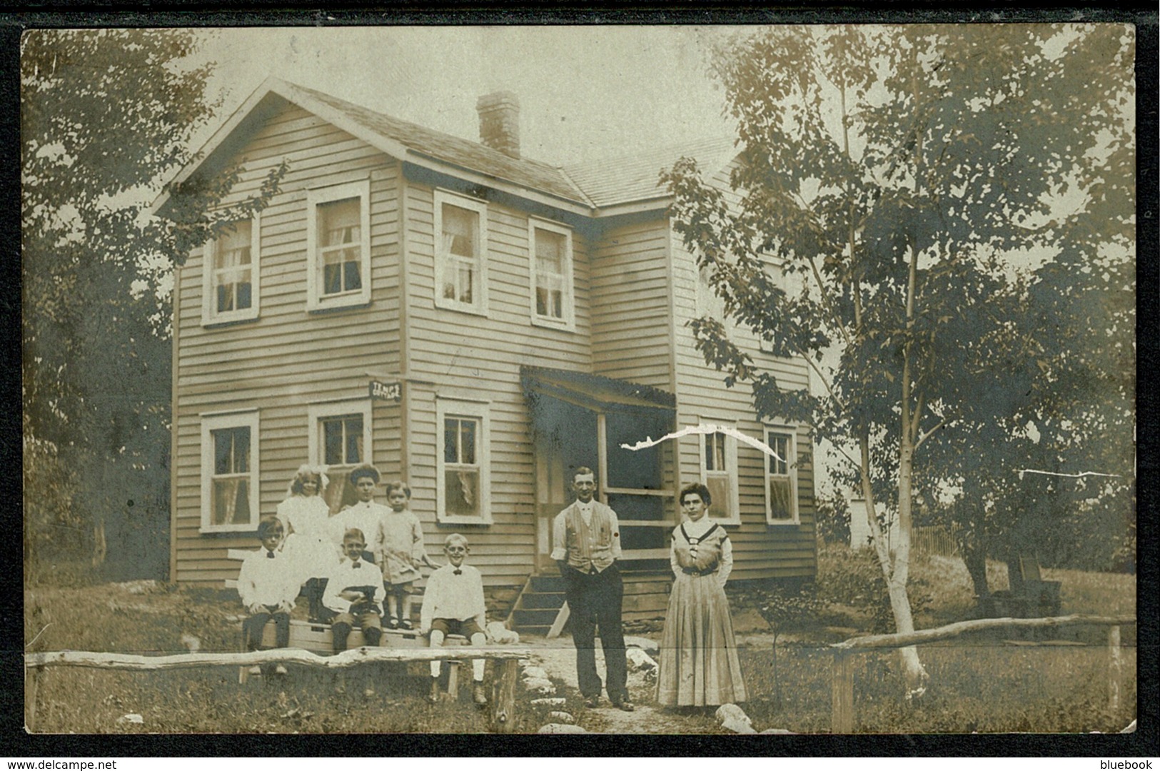 Ref 1304 - Real Photo Postcard - Family Outside House In Catskill Mountains New York State USA - Catskills
