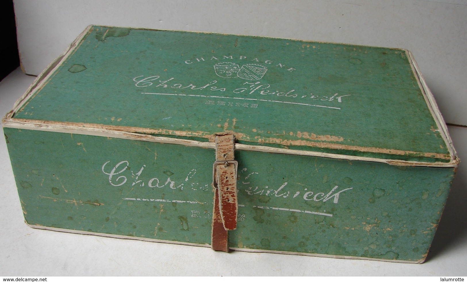 Boite. 30. Ancien Coffret En Carton Pour Deux Bouteilles De Champagne Charles Heidsieck. Reims - Scatole