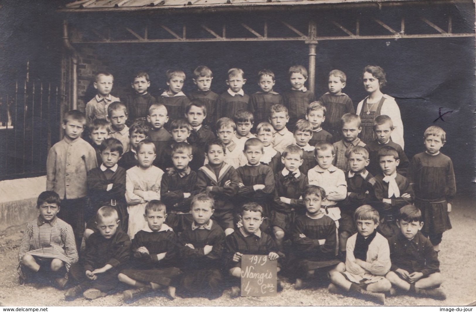 CARTE PHOTO  NANGIS ECOLE DE GARÇONS EN 1919 UNE CLASSE - Nangis