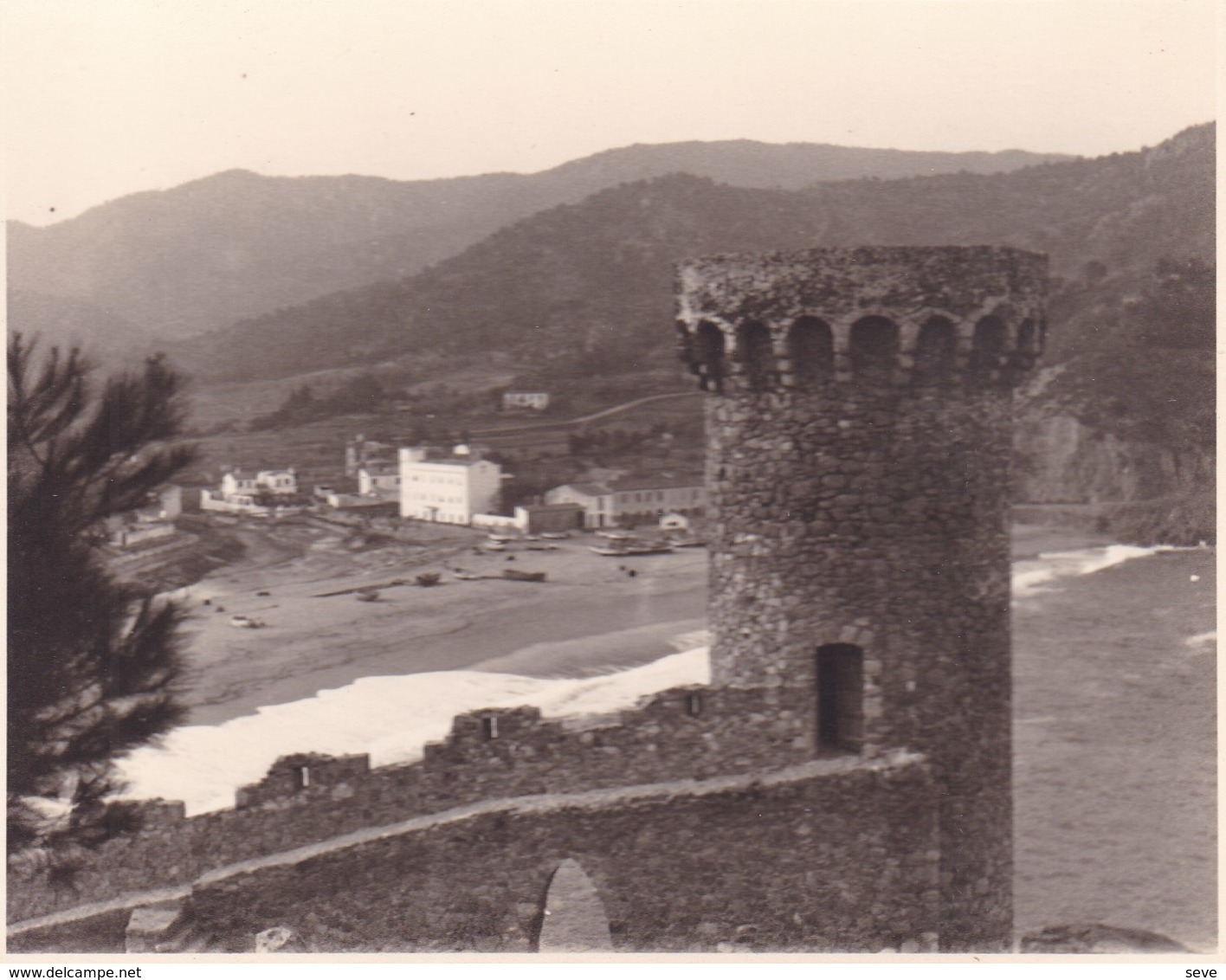 TOSSA Vue Sur L'hôtel ARCONA 1952 Photo Amateur Format Environ  7,5 X 5,5 Cm - Lugares