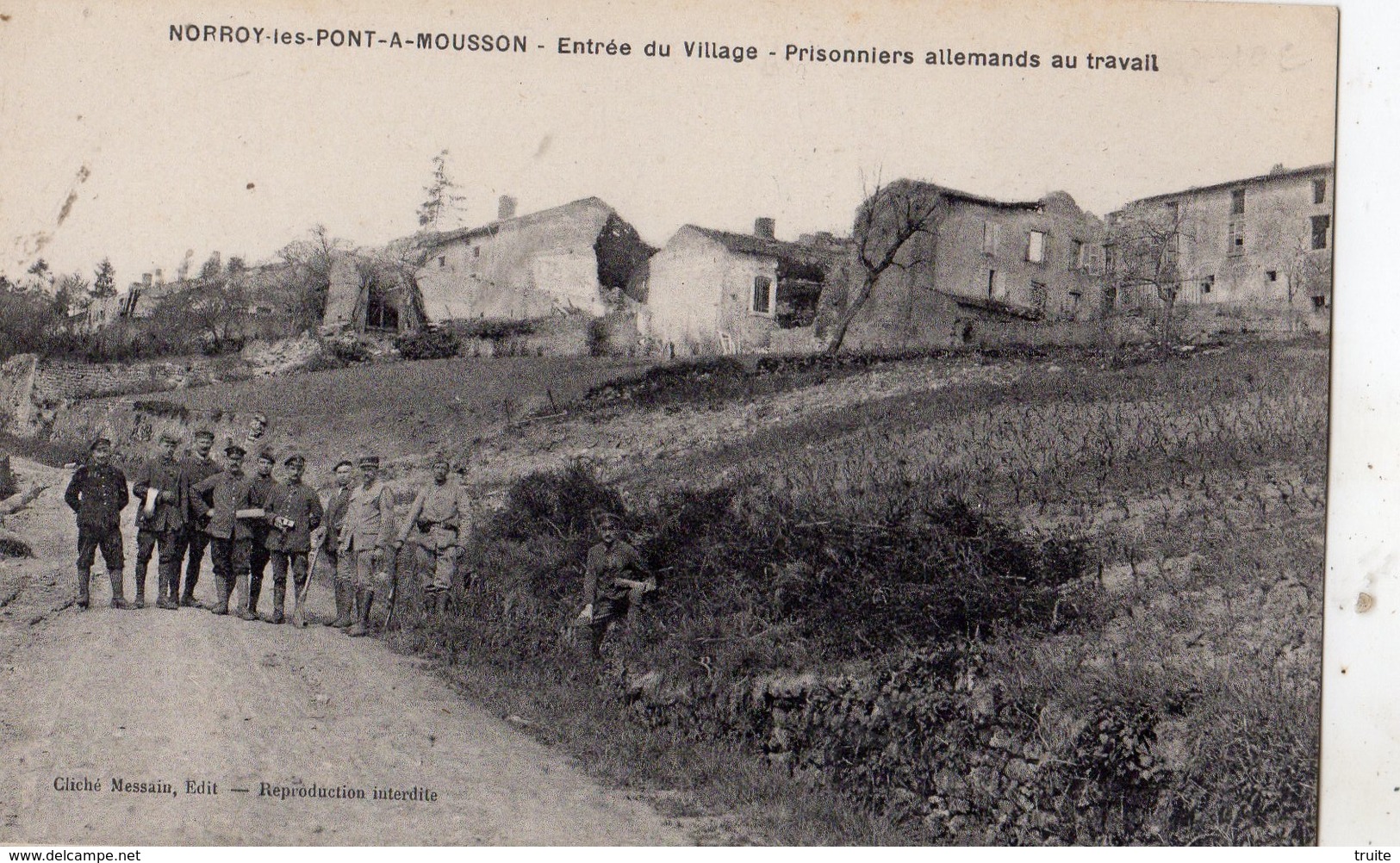 NORROY-LES-PONT-A-MOUSSON ENTREE DU VILLAGE PRISONNIERS ALLEMANDS AU TRAVAIL - Autres & Non Classés