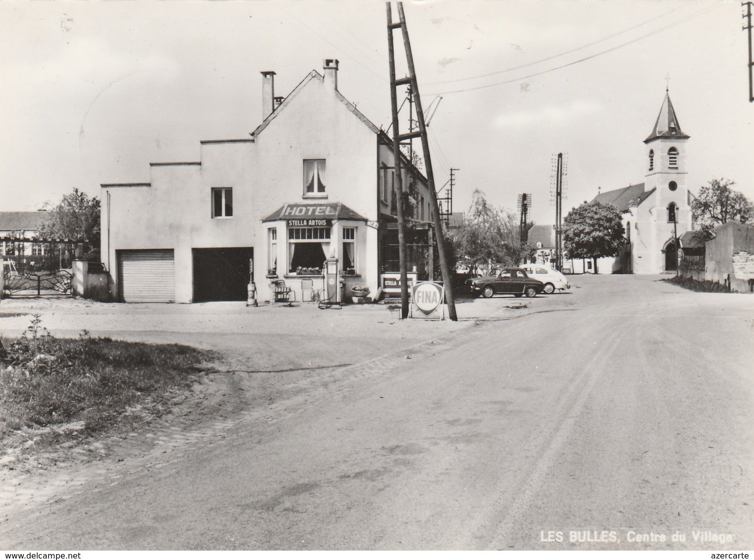 LES BULLES ,( CHINY ), Centre Du Village , Publicité Stella Artois , Pompe Fina , Auto Renault : Dauphine ) - Chiny