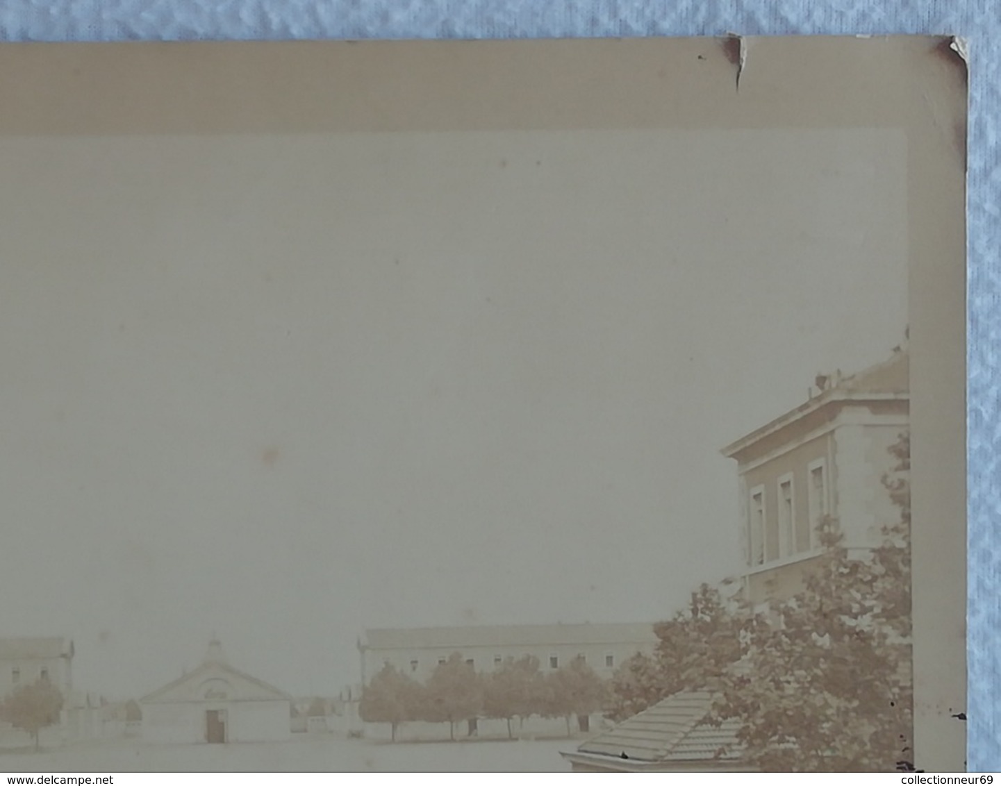 Grande photo de LYON A. BERNOUD Première fête Dieu dans la paroisse du très saint sacrement REPOSOIR PART-DIEU 1876