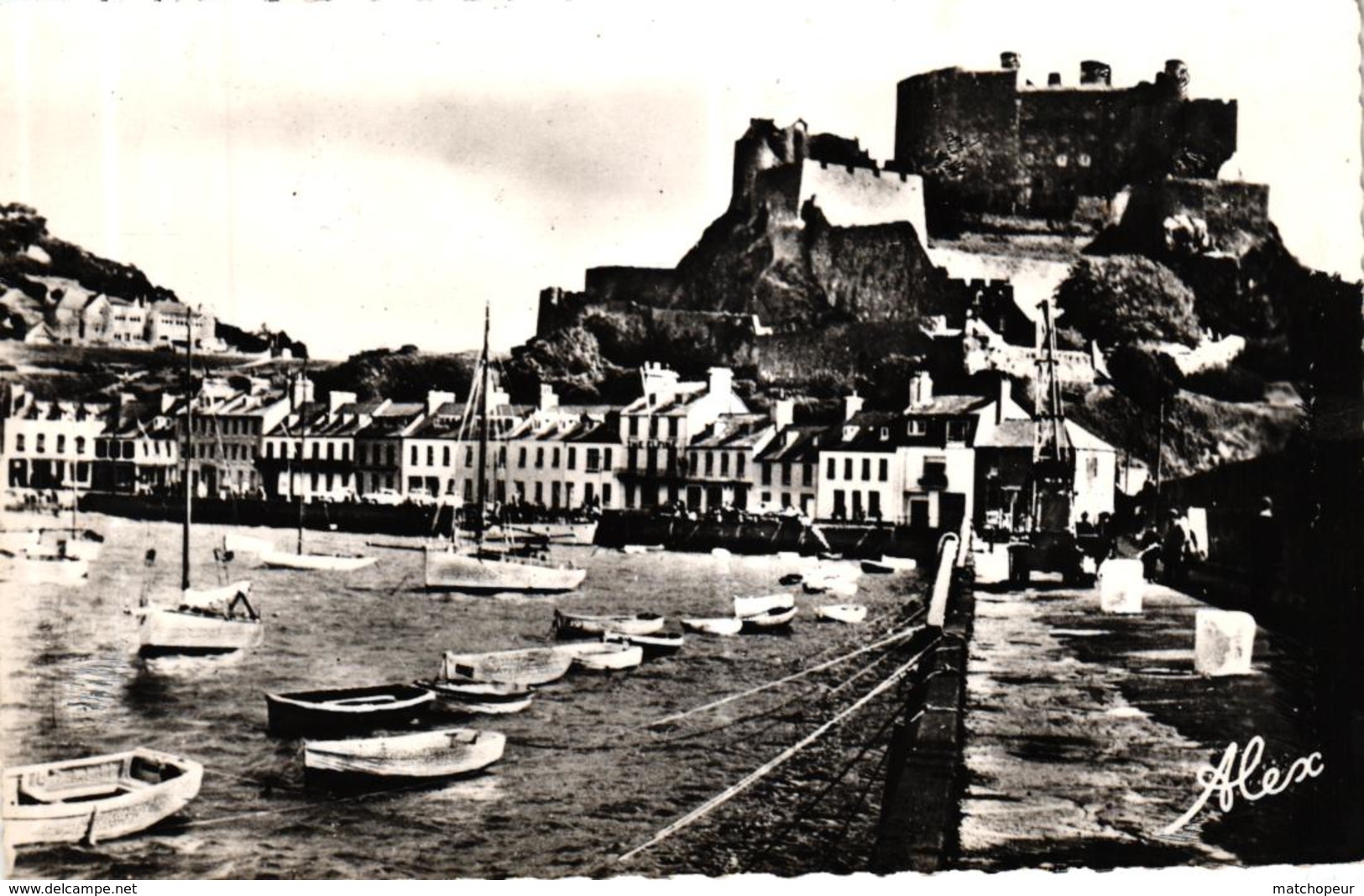 ROYAUME UNI - ILE DE JERSEY - LE QUAI D'ACCOSTAGE AU PORT DE GAREY ET LE CHATEAU MONT ORGUEIL - Autres & Non Classés