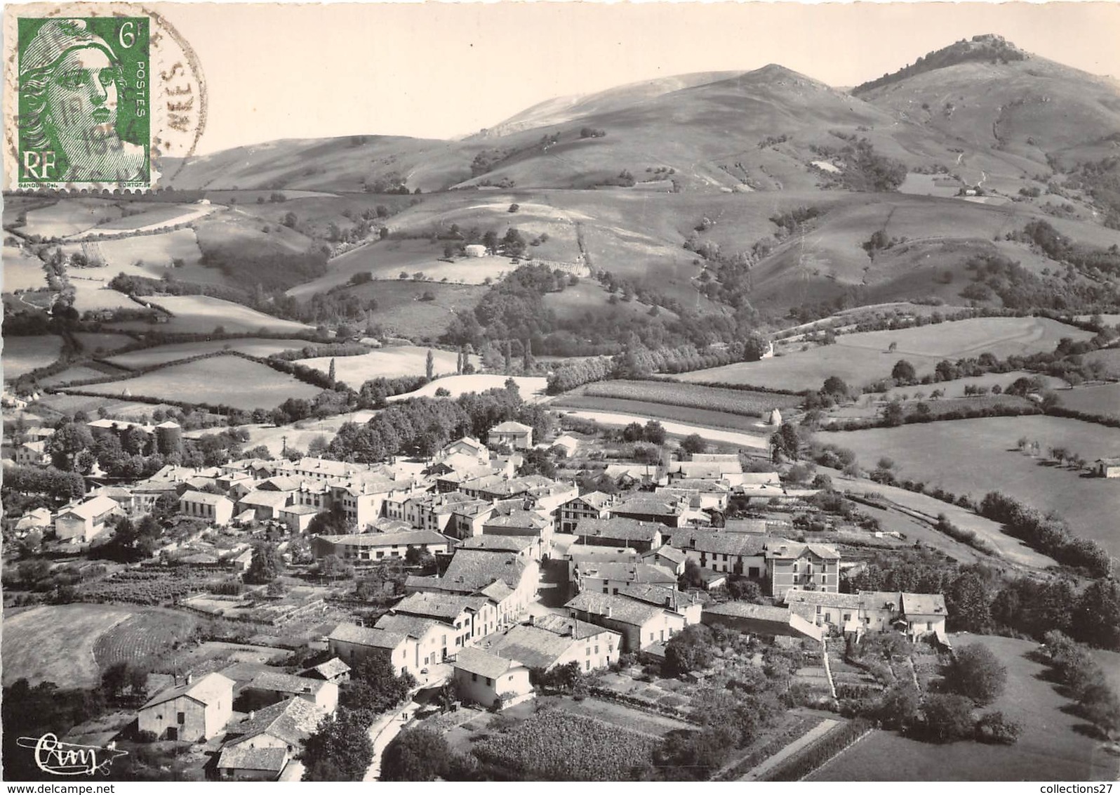 64-ESPELETTE- VUE GENERALE AERIENNE ET LE MONT DARRAIN - Espelette