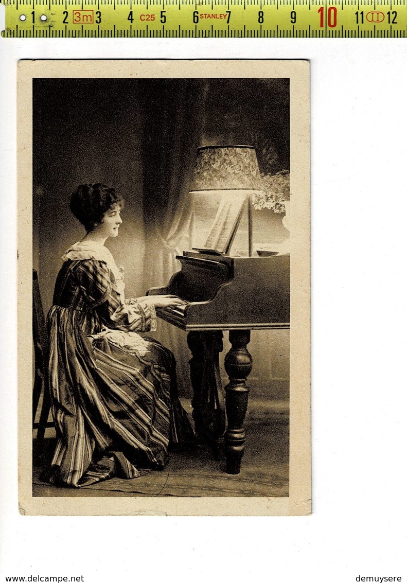 51417 - FEMME AUX PIANO - VROUW MET PIANO - Women