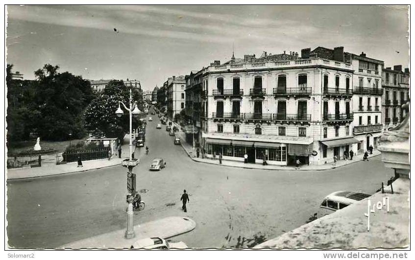 Montpellier 34     La Place De La Gare  Et Rue Maguelone Animée - Montpellier