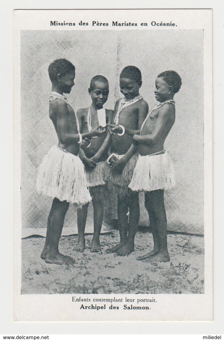 OR440 - Missions Des Pères Maristes En Océanie - Enfants Contemplant Leur Portrait - Archipel Des SALOMON - Solomon Islands