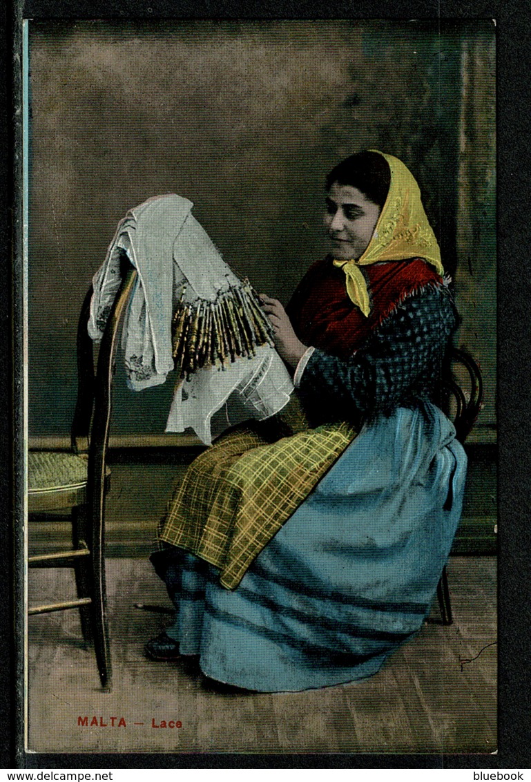 Ref 1309 - Early Ethnic Postcard - Lace Maker Malta - Embroidery Sewing - Europe