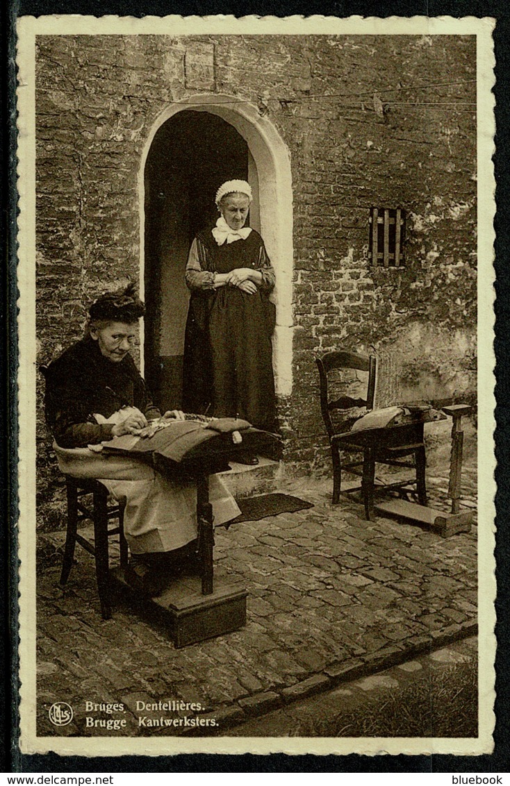 Ref 1309 - Early Ethnic Postcard - Lace Maker Brugge Bruges Belgium - Embroidery Sewing - Europe