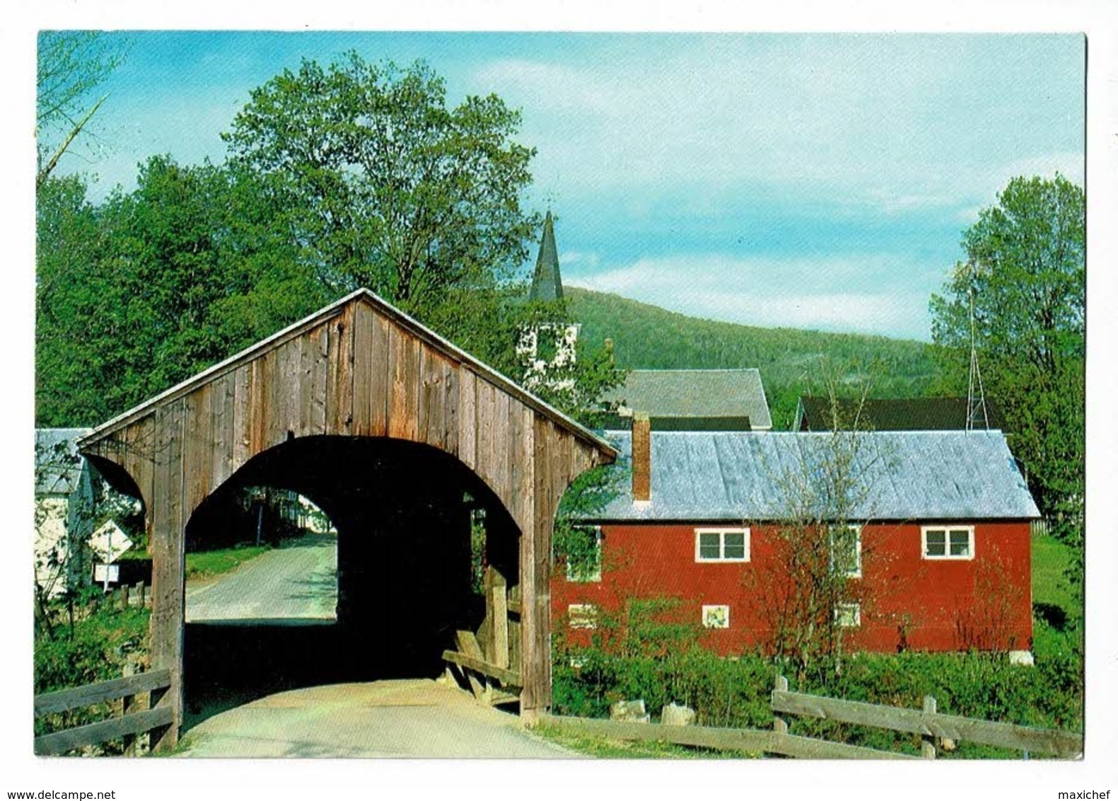 This Authentic, Old Covered Bridge Spans The Kelly River In This Picturesque Village Of Waterville - Circ 1965 - Autres & Non Classés