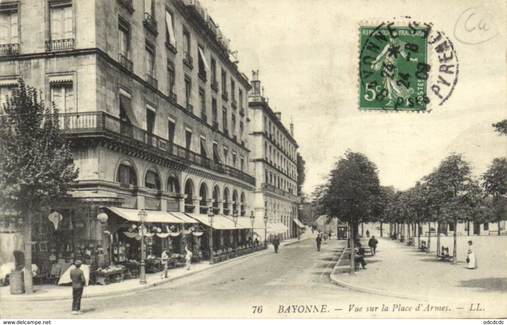 BAYONNE Vue Sur La Place D'Armes Commerce Café  RV - Bayonne