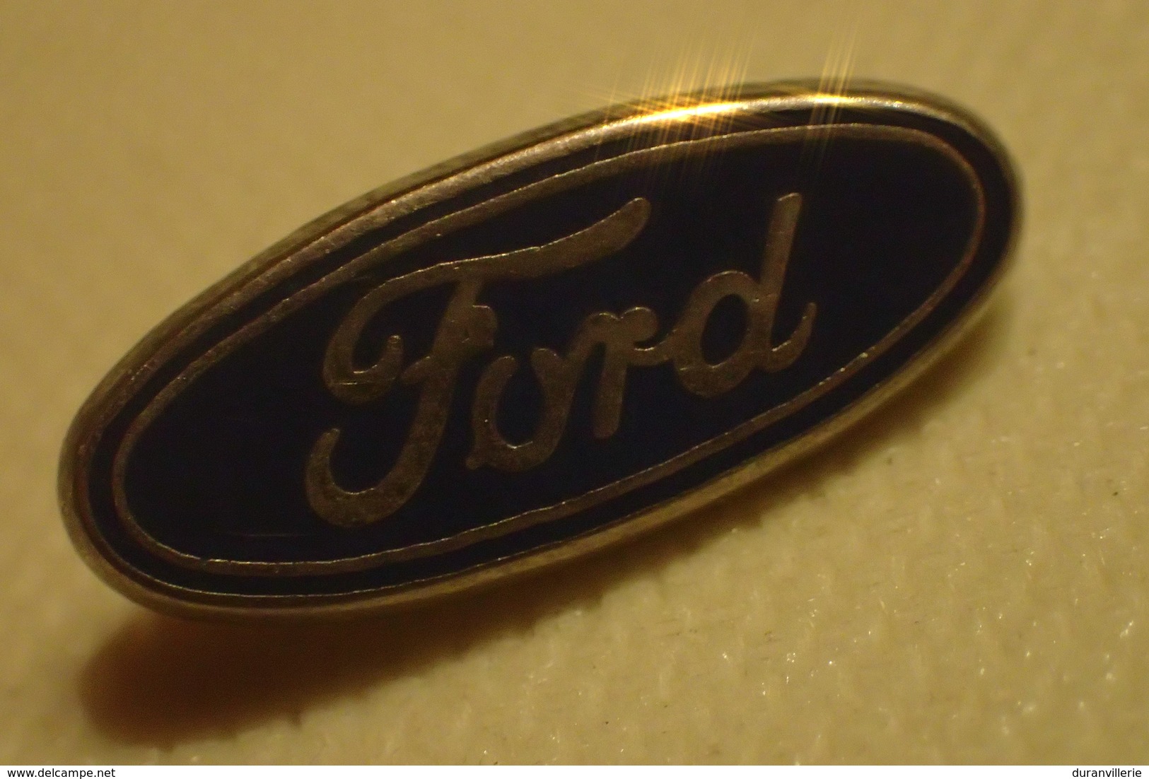 Pin's : AUTOMOBILE FORD LOGO - Ford