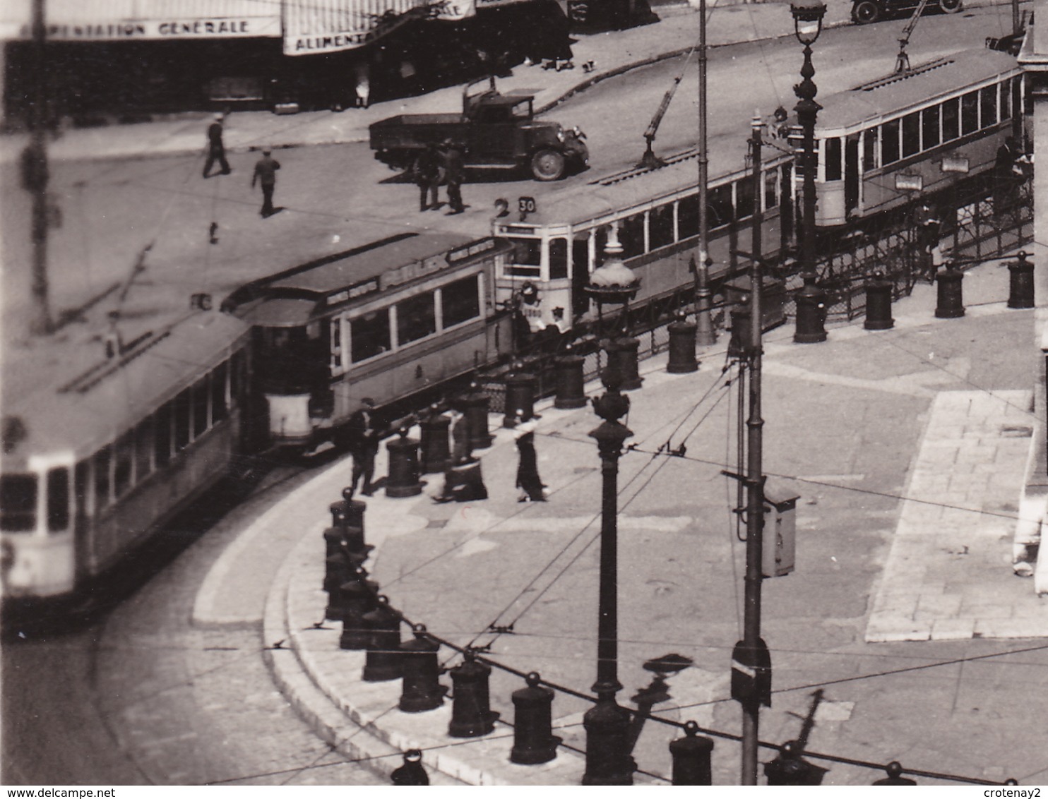 13 MARSEILLE N°125 La Porte D'Aix VOIR 2 ZOOMS Tramway Tram Autocar Ou Autobus Ancien Magasin Léon Bonnet - Monuments