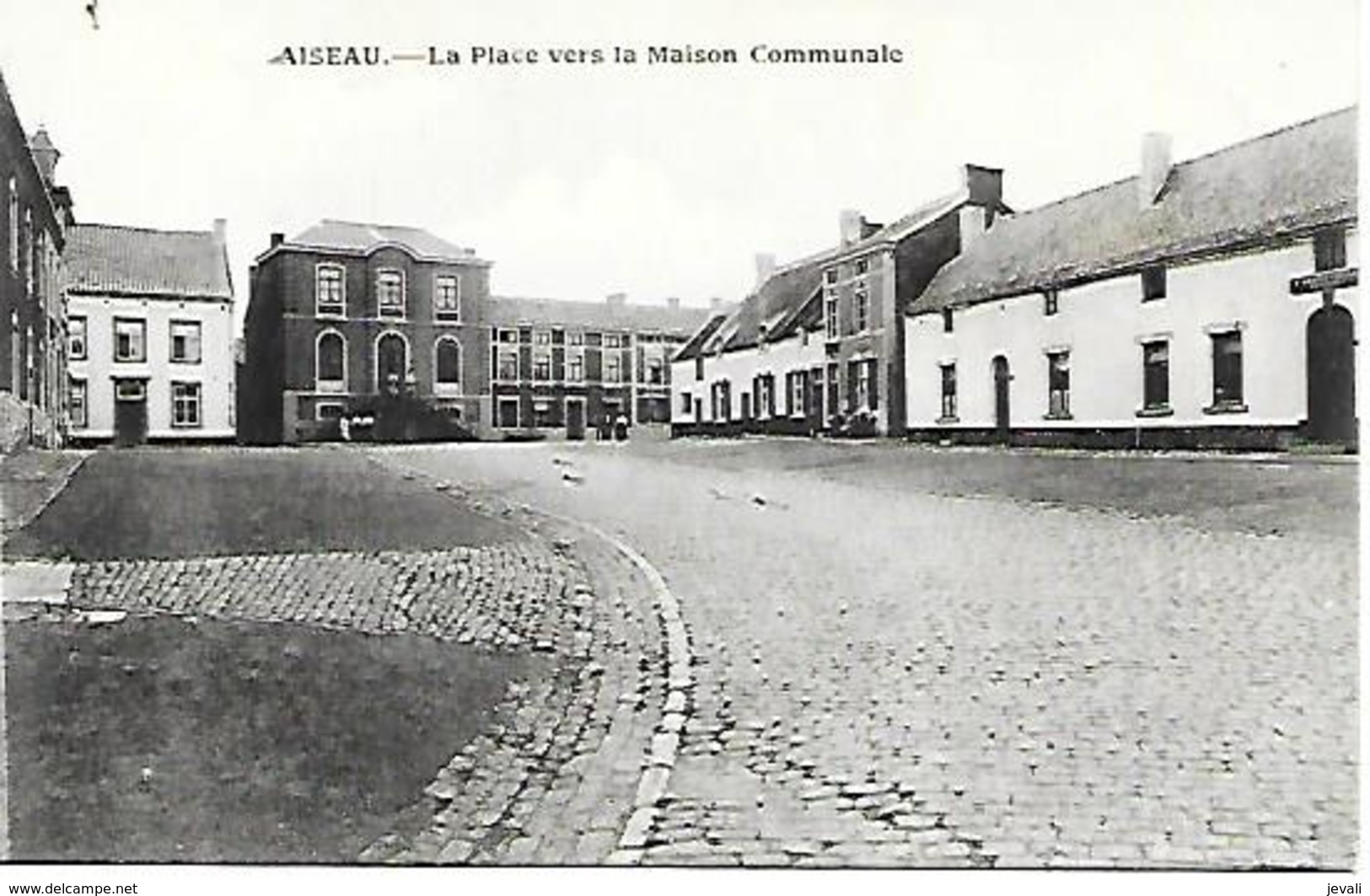 CPA / AK / PK   -  AISEAU  La Place Vers La Maison Communale - Aiseau-Presles