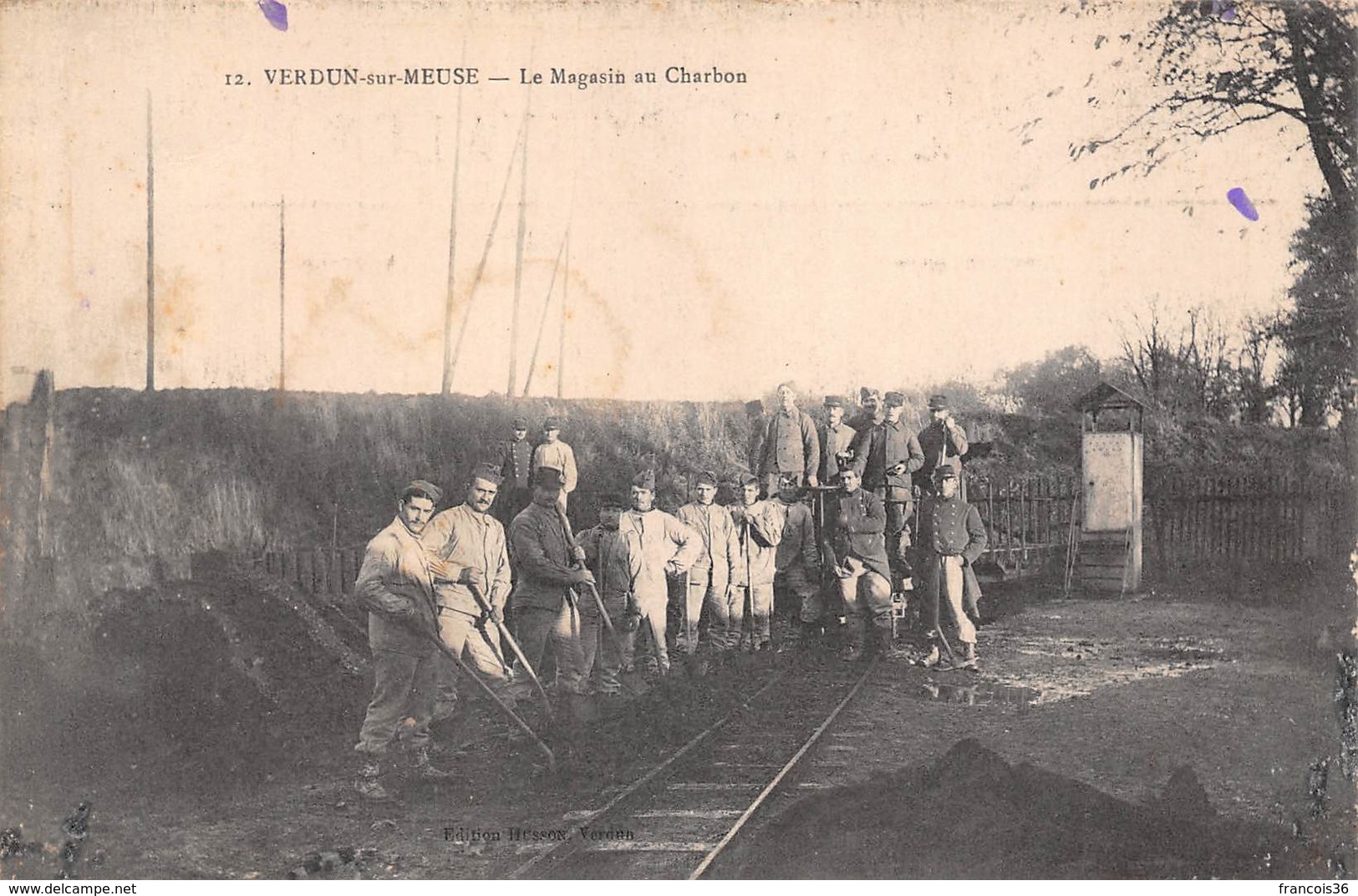 Verdun (55) Sur Meuse - Le Magasin Au Charbon - Militaire Militaria Soldats - Verdun