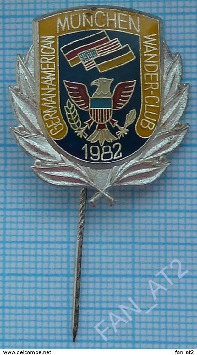 Germany Badge Tourism Alpinism Mountaineering  Wander-club Munich Coat Of Arms Eagle Flags Of Germany USA 1982 - Alpinisme, Beklimming