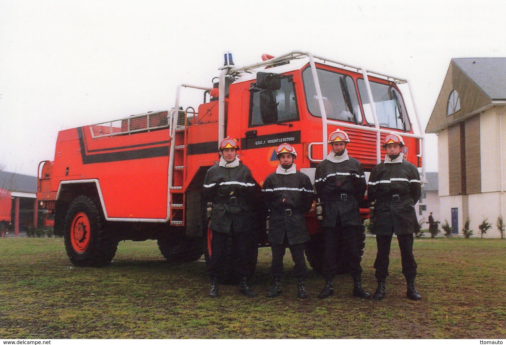 Véhicules Pompiers -  Brimont 6000 310ch Et Son Personnel   - Nogent-le-Rotrou (28)  -  CPM - Transporter & LKW