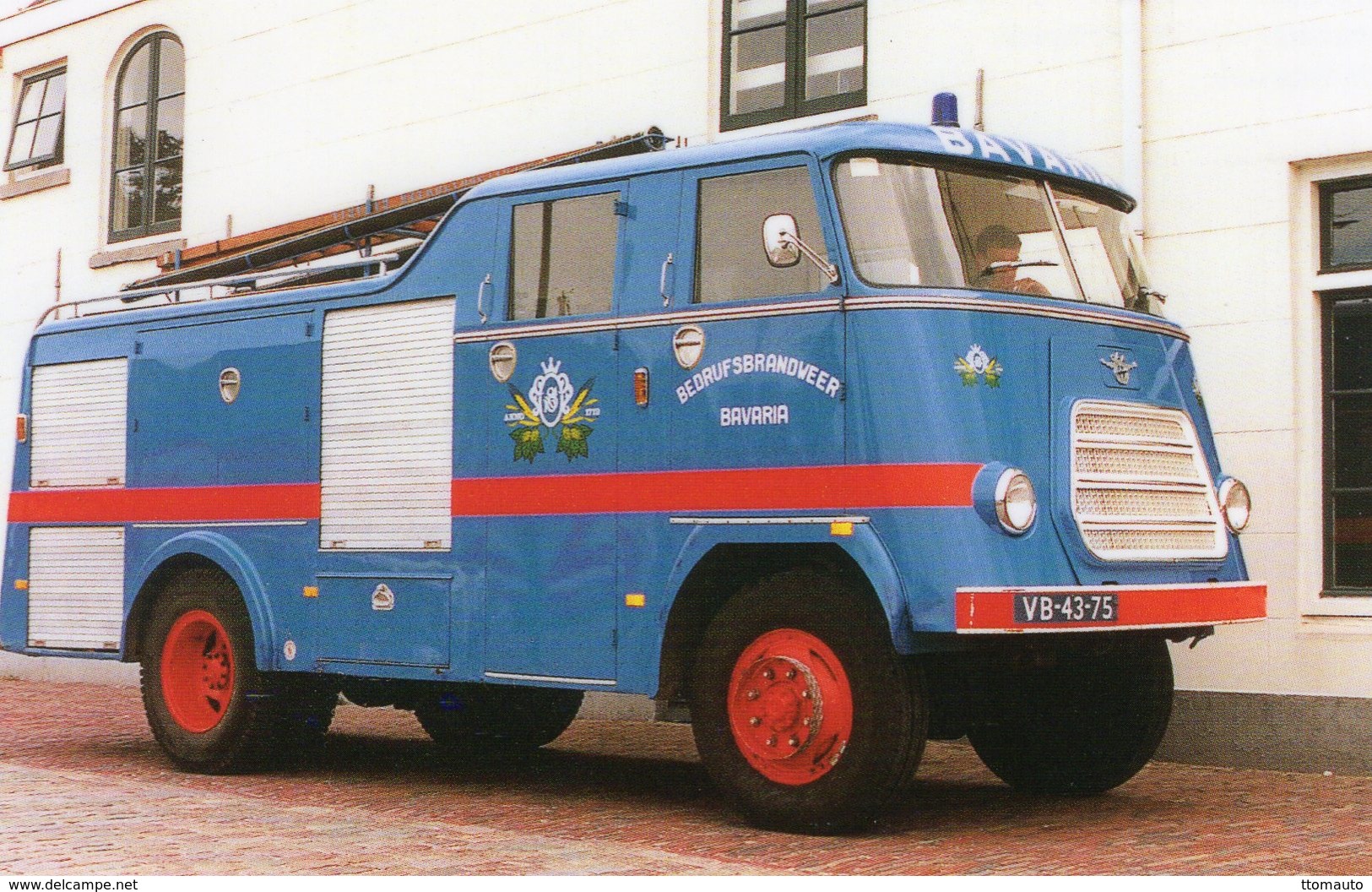 Véhicules Pompiers -  Le Camion Bleu Des Pompiers De La Brasserie Bavaria (Hollande)  -  CPM - Camions & Poids Lourds