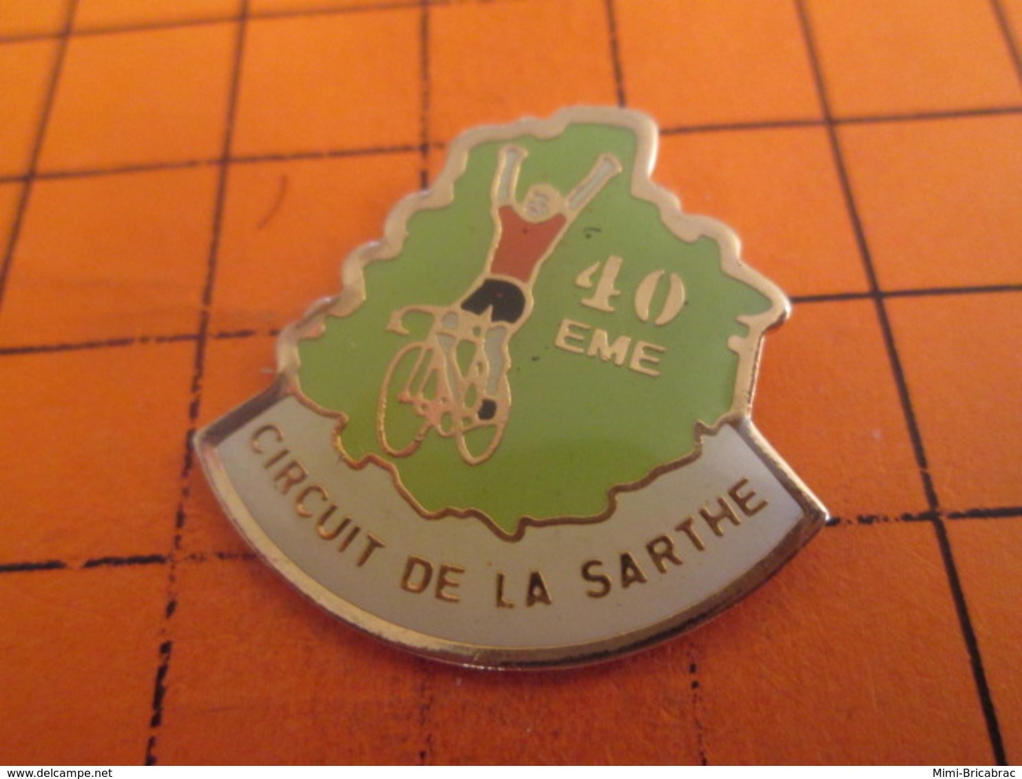 1515c Pins Pin's / Rare & TB état / THEME : SPORTS / CYCLISME 40e CIRCUIT DE LA SARTHE On Y Va Henriette ? - Cycling