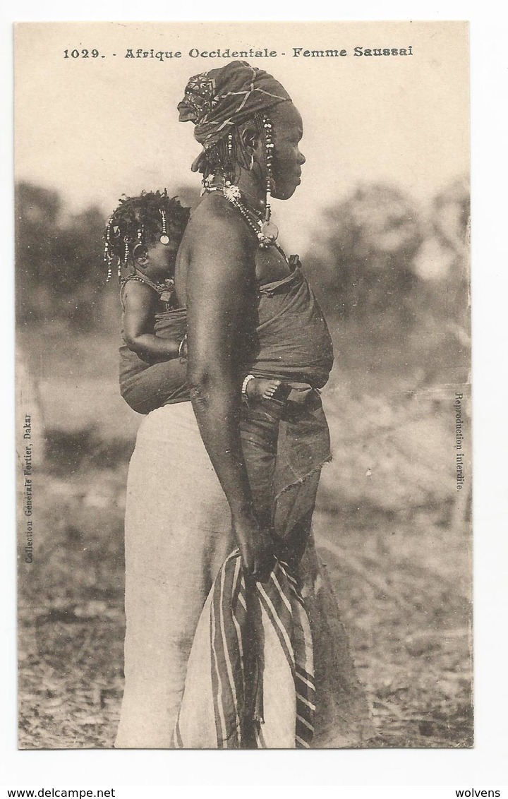 Sénégal Femme Saussai Bébé Sur Le Dos Carte Postale Ancienne - Sénégal