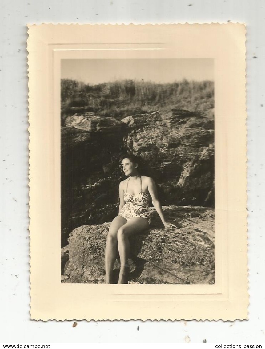 Photographie , Pin-up , Sur Les Rochers , Maillot De Bain - Pin-up