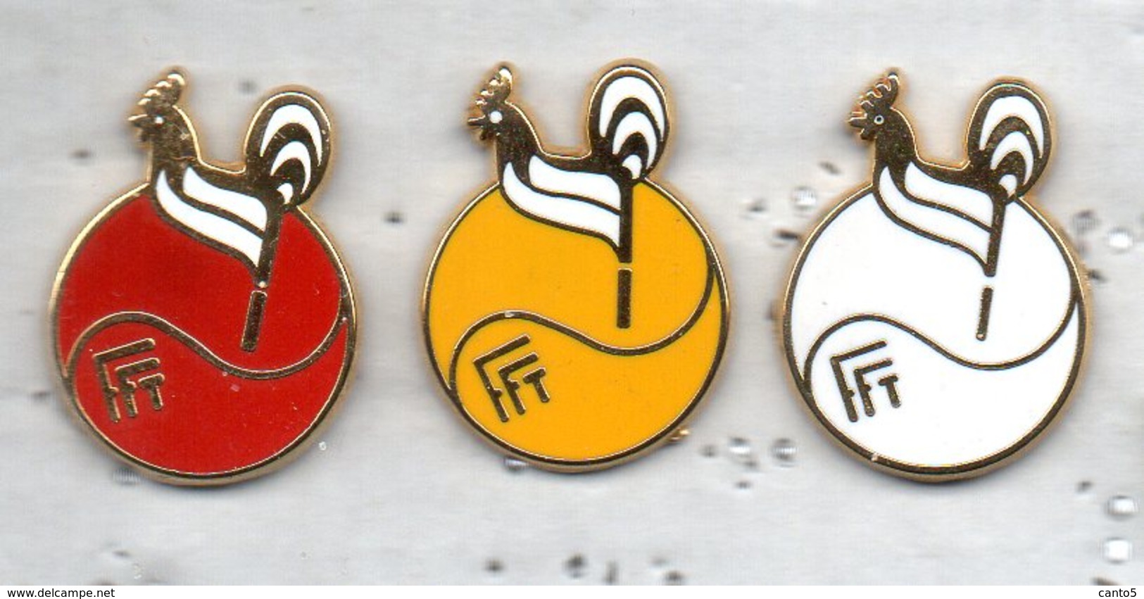 PIN'S TENNIS LOT DE 3 FEDERATION  FFT TESTS BALLES ROUGE, JAUNE Et BLANCHE VERSIONS BALLARD - Tennis