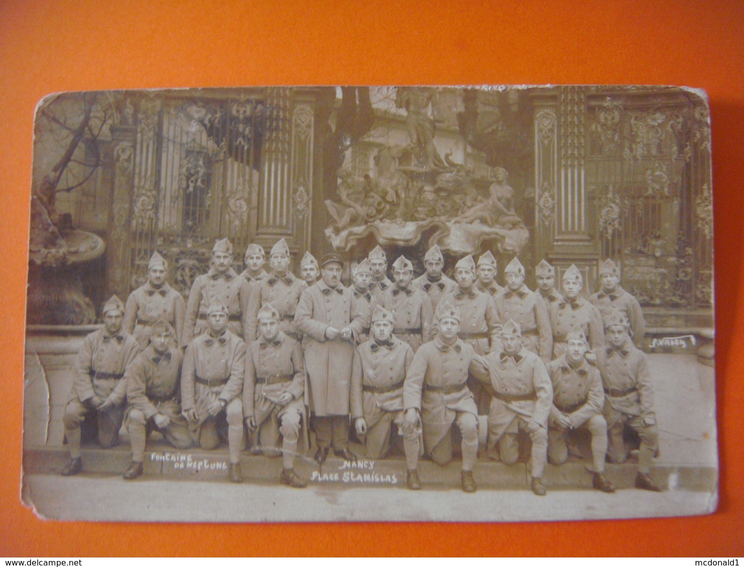 Carte Photo MILITARIA - Soldats Guerre - France - Meurthe Et Moselle - Fontaine De Neptune Place Stanislas à NANCY - Nancy