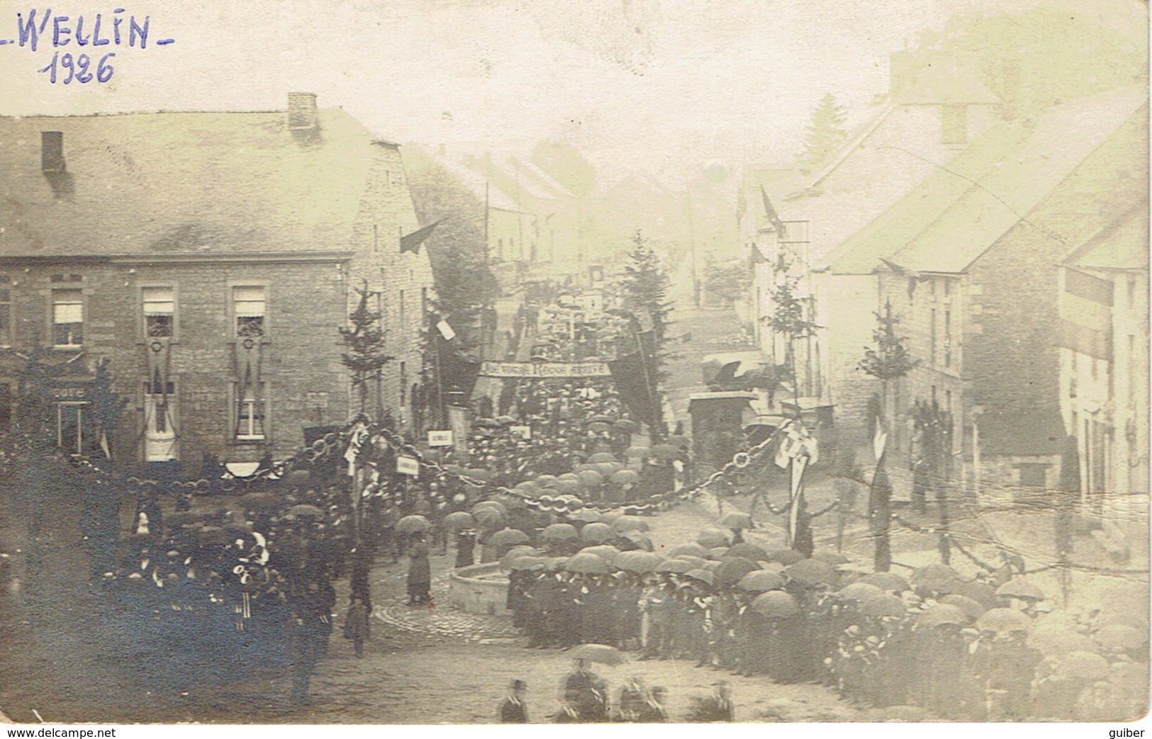 Wellin Procession Sous La Pluie En 1926 Carte Photo - Wellin