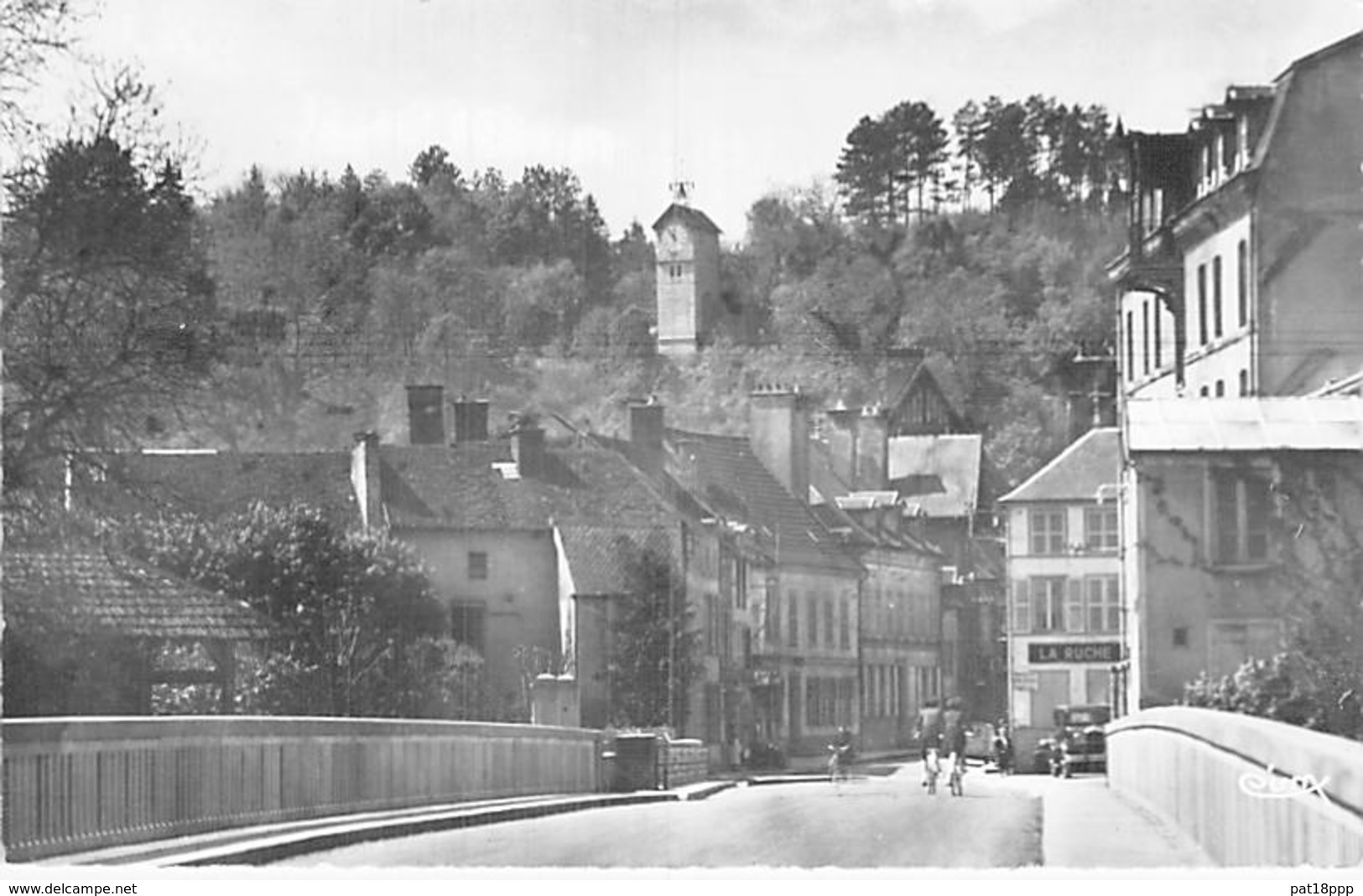 10 - BAR SUR SEINE : La Rue Thiers - L'Horloge ( Commerce LA RUCHE ) CPSM Dentelée Noir Blanc Format CPA 1955 - Aube - Bar-sur-Seine