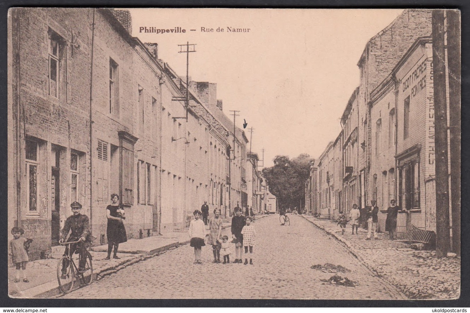 CPA -  Belgique, PHILIPPEVILLE, Rue De Namur - Philippeville