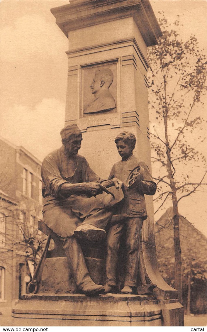 COURT St-ETIENNE - Le Joli Monument De De Vreese élevé à La Mémoire Du Fondateur Des Etablissements Henricot - Court-Saint-Etienne