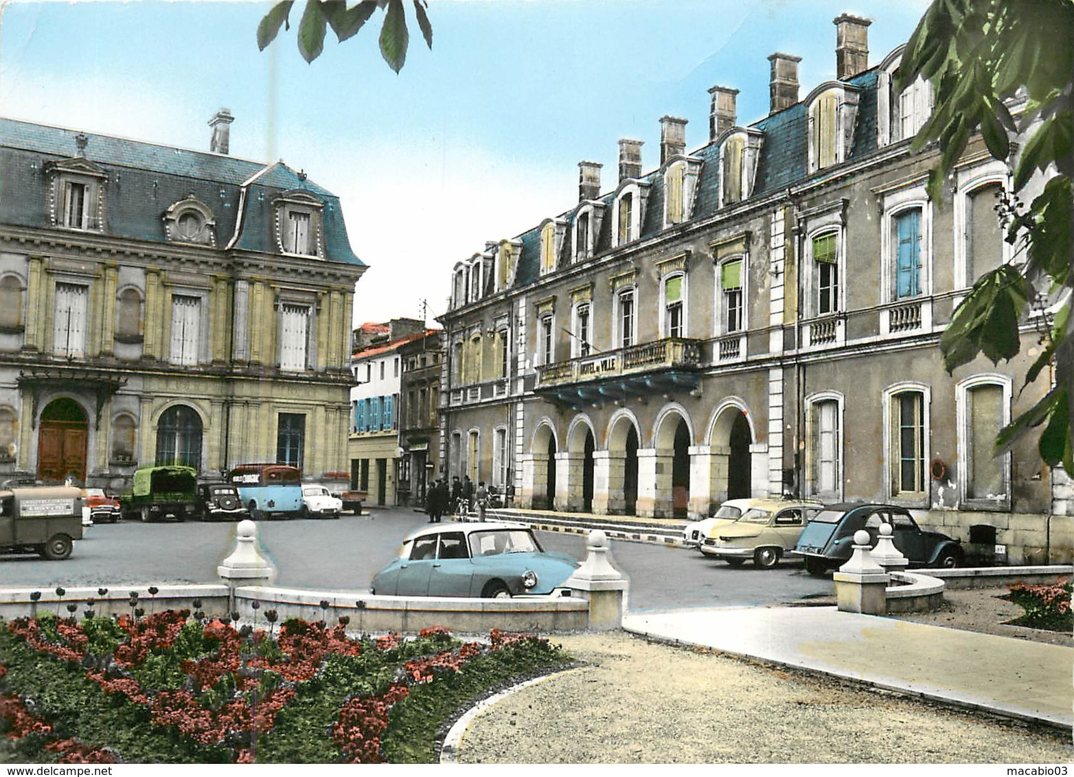 47 Lot Et Garonne : Villeneuve Sur Lot  L' Hôtel De Ville  ( Voitures )  Réf 6629 - Villeneuve Sur Lot