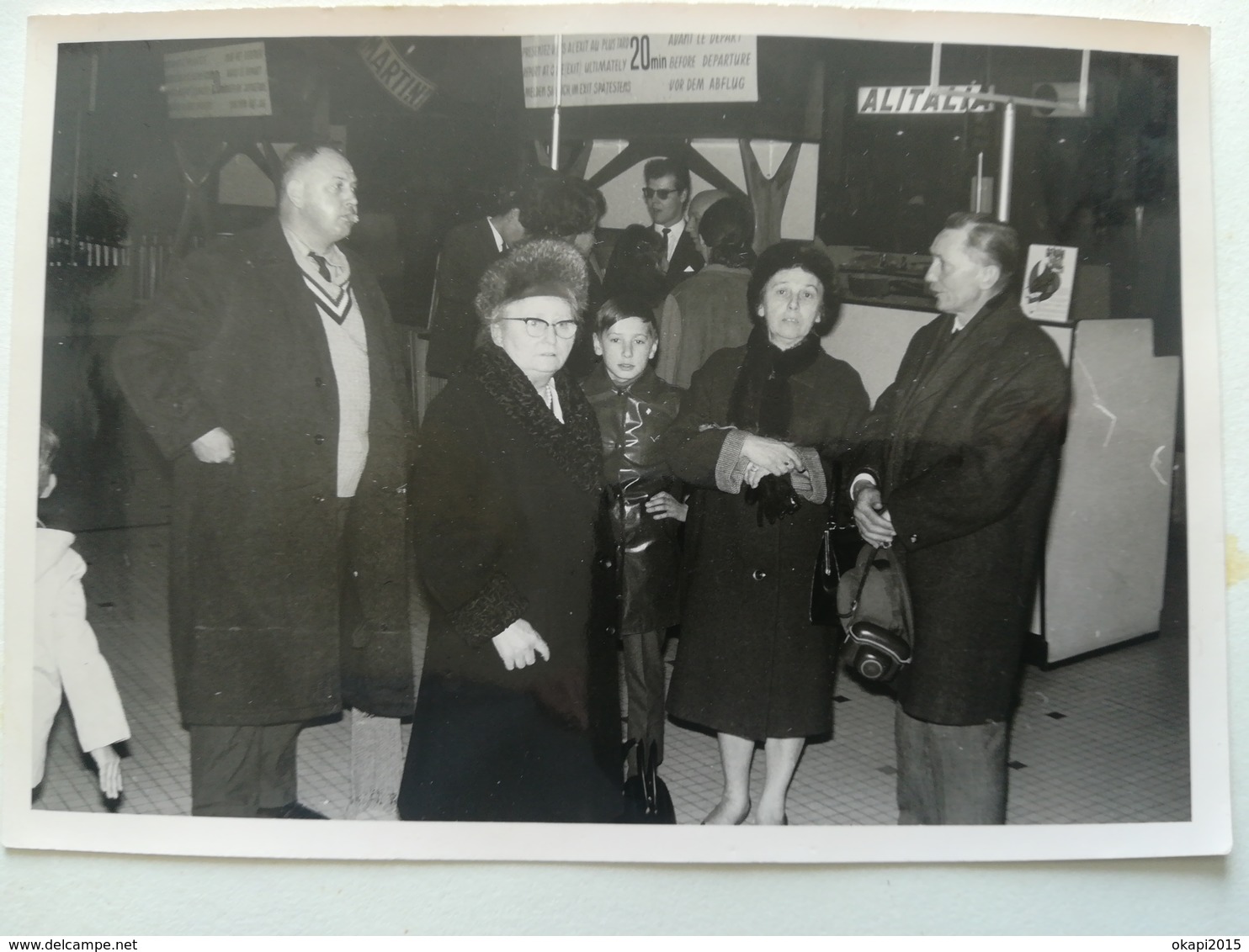 120 PHOTOS ORIGINALES DE FAMILLES DIFFÉRENTES DE BELGIQUE HALL AÉROPORT ZAVENTEM - Album & Collezioni