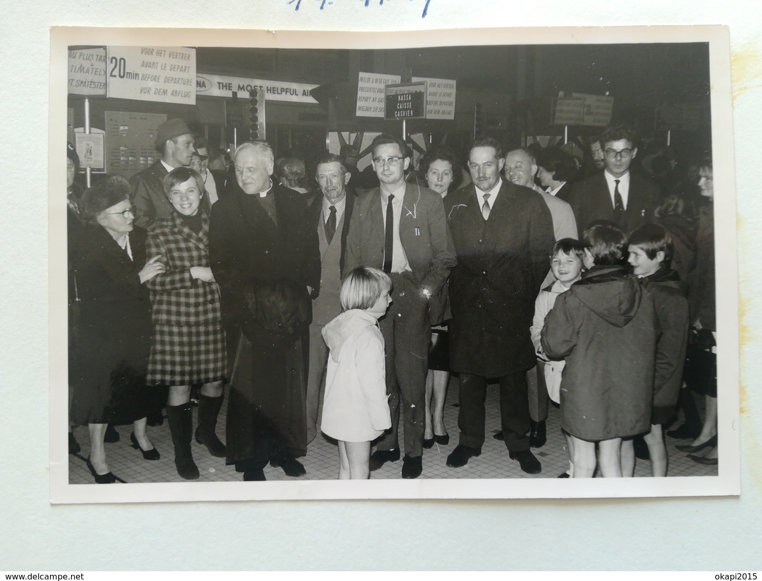 120 PHOTOS ORIGINALES DE FAMILLES DIFFÉRENTES DE BELGIQUE HALL AÉROPORT ZAVENTEM