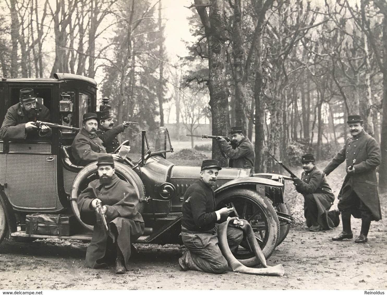 Foto AK Soldaten Francais Avec Voiture Uniform Militair Oldtimer Auto Vehicle Car - Equipment