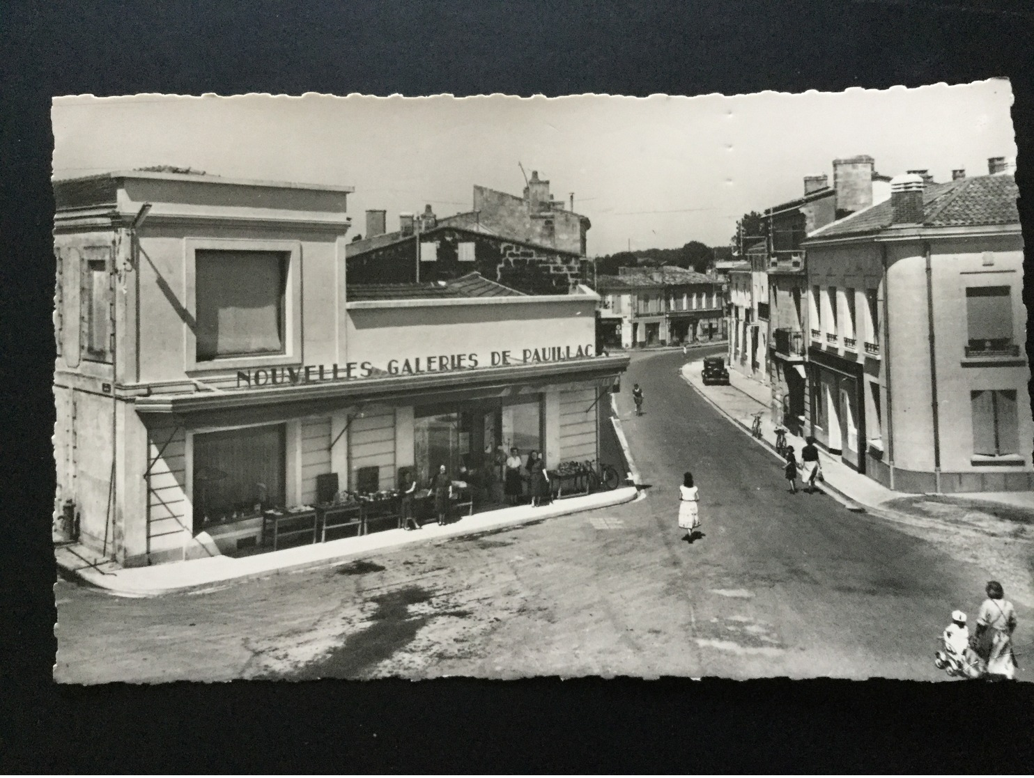 Carte Photo Au Bromure  Années 1940-1950 Magasin Nouvelles Galeries De Pauillac - Pauillac