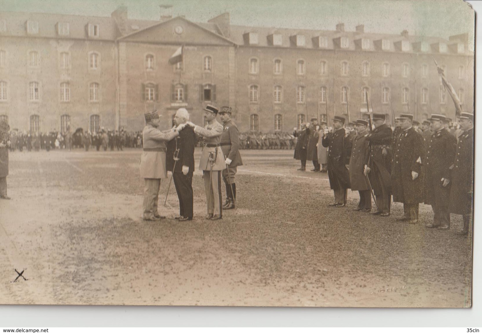 SAINT BRIEUC - Caserne Des Ursulines - Lot 4 Cartes Photos D'une Prise D'Armes Avec Remise De Décorations. - Saint-Brieuc