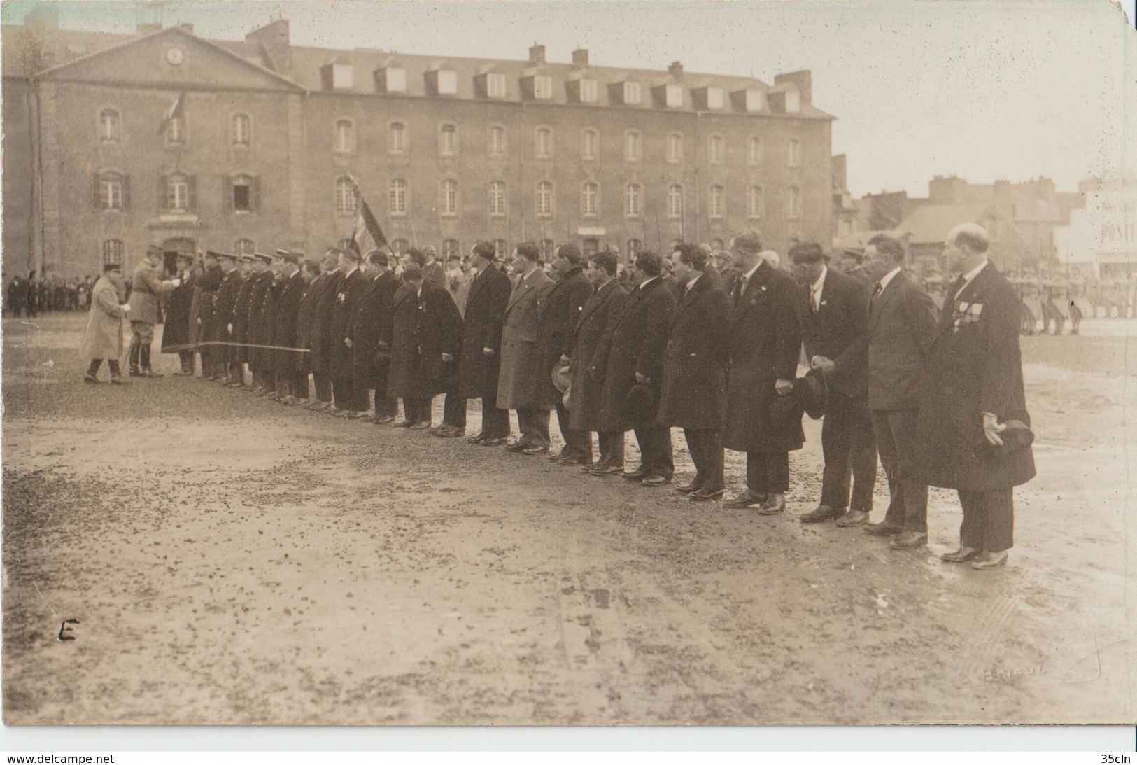 SAINT BRIEUC - Caserne Des Ursulines - Lot 4 Cartes Photos D'une Prise D'Armes Avec Remise De Décorations. - Saint-Brieuc