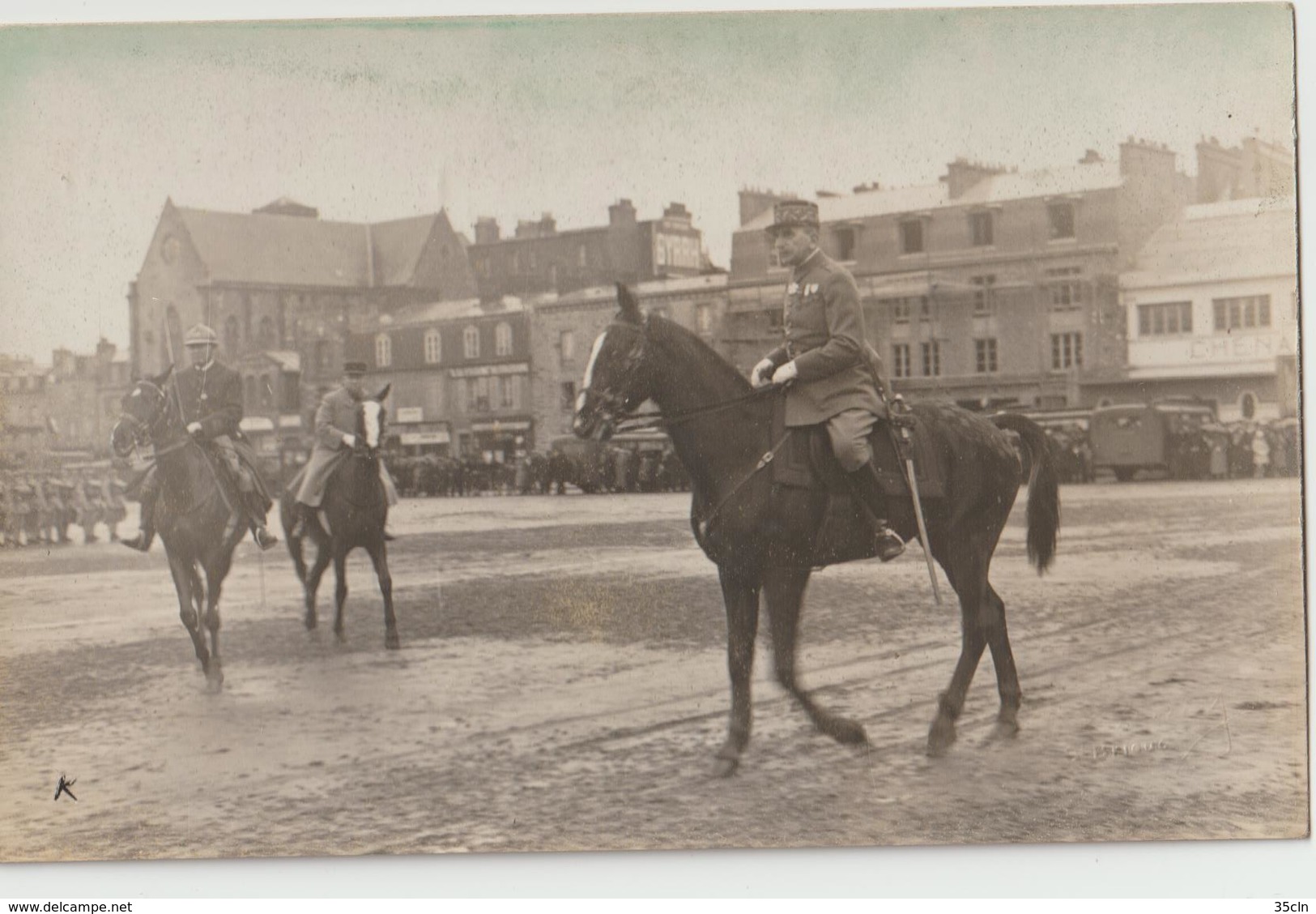 SAINT BRIEUC - Caserne Des Ursulines - Lot 4 Cartes Photos D'une Prise D'Armes Avec Remise De Décorations. - Saint-Brieuc