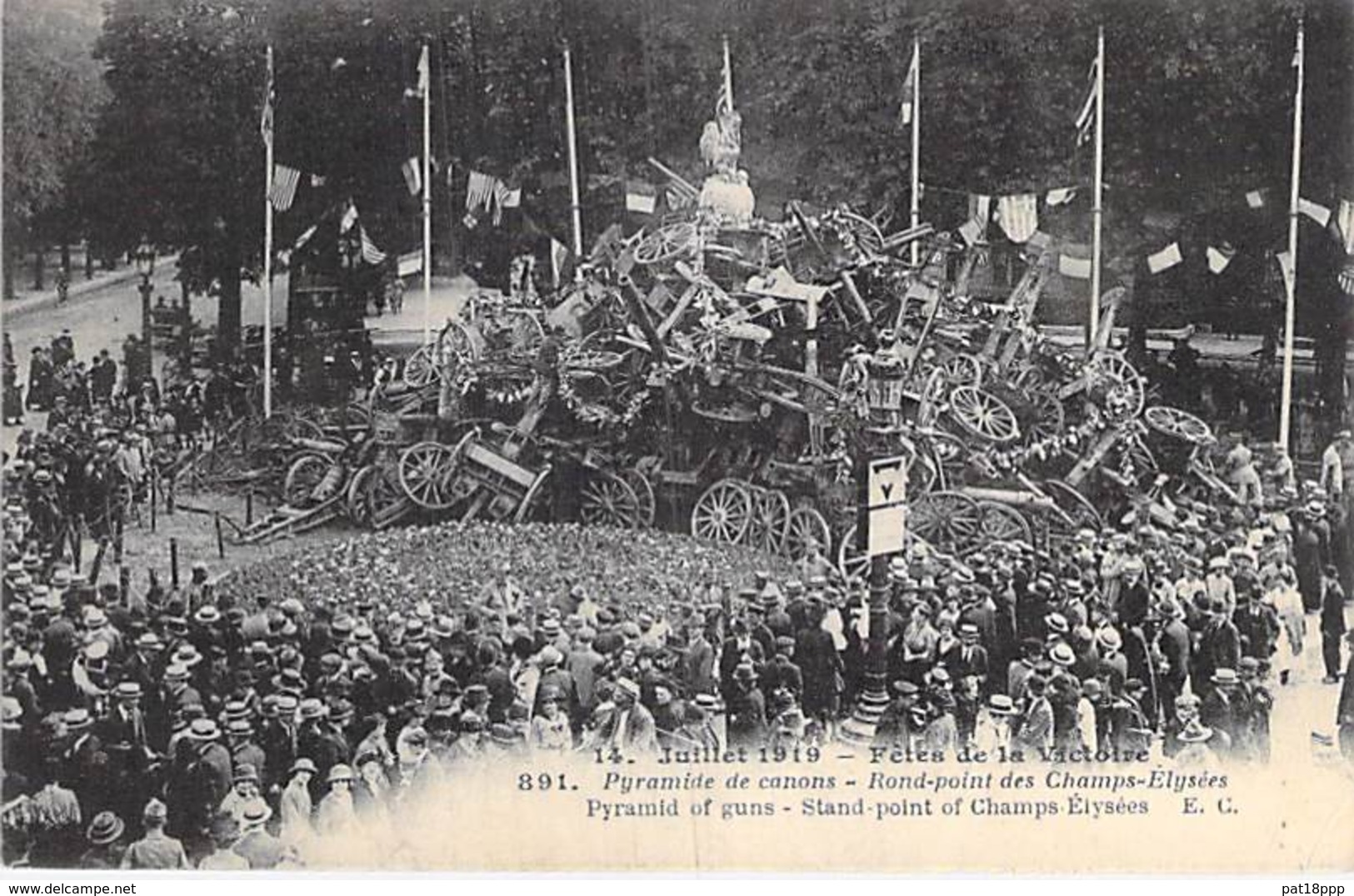 ** Lot De 2 Cartes ** EVENEMENT ( Militaria ) FETES De La VICTOIRE (14/07/1919) Pyramide De Canons - CPA - Autres & Non Classés