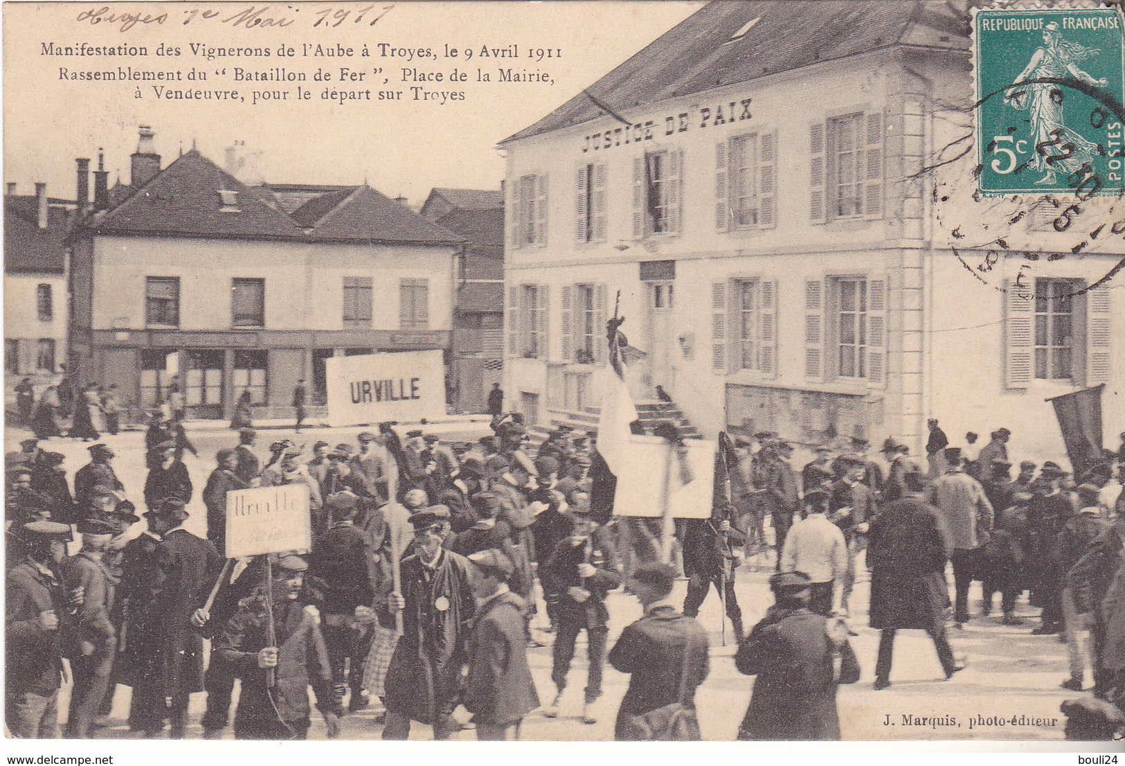 BAC19- TROYES  DANS L'AUBE  MANIFESTATIONS DES VIGNERONS  RASSEMBLEMENT  PLACE DE LA MAIRIE     CPA  CIRCULEE - Troyes