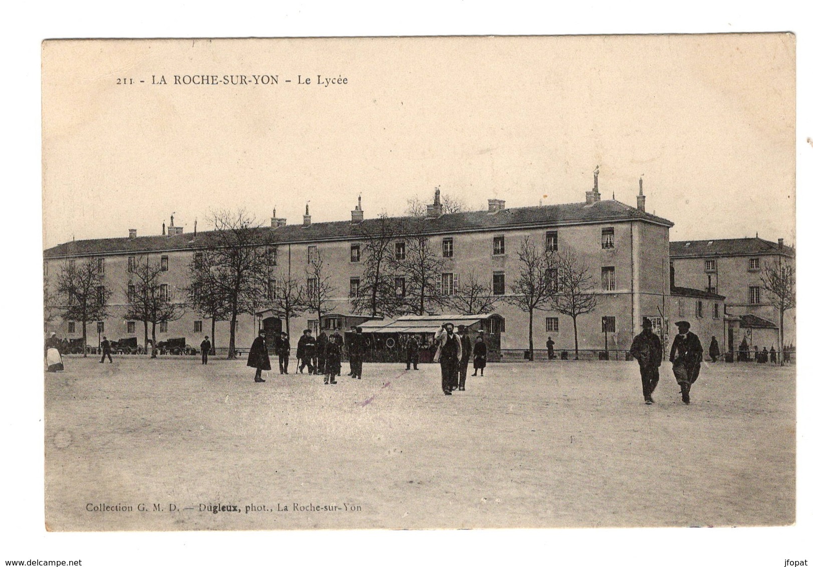 85 VENDEE - LA ROCHE SUR YON Le Lycée, Baraques De Forains - La Roche Sur Yon